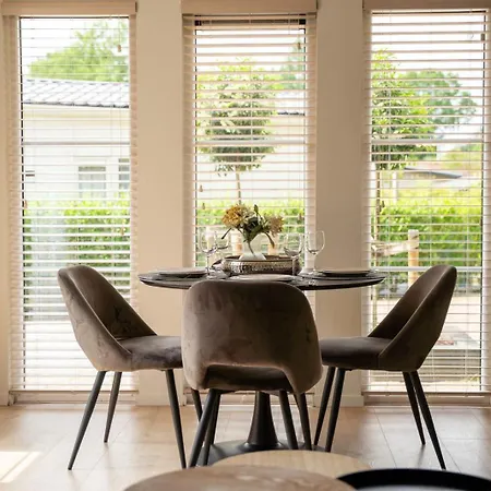 Apartamento Modern Veluwe With Indoor And Outdoor Pools And Air Conditioning